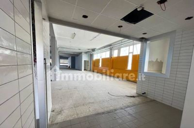Locale borghesiana 600mq 10d